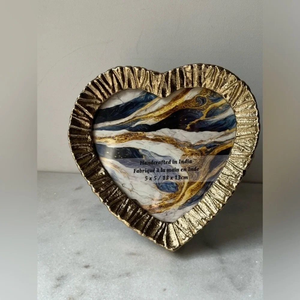 GOLD HEART SHAPED PHOTO FRAME 5x5” FREE STANDING (NEW) metal texture frame